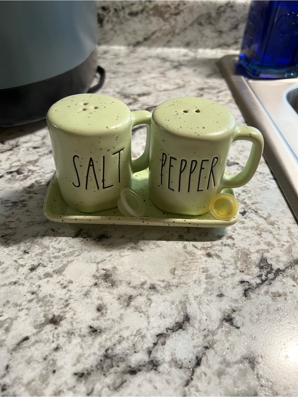 Rae Dunn salt and pepper shaker set